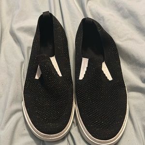 Girls Old Navy Slip Ons black - size 4